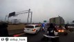 Un groupe de motards et des quads encerclés par la police sur l'autoroute tentent de prendre la fuite !