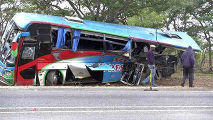 Colisão entre ônibus deixa 47 mortos no Zimbábue