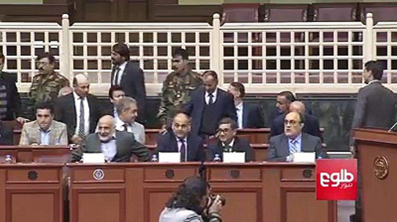 وزیر دفاع ملی می‌گوید جسدهای سرنشینان چرخ‌بالی که در ولایت فراه سقوط کرد تاکنون پیدا نشده‌اند.گزارش از مسعود انصار