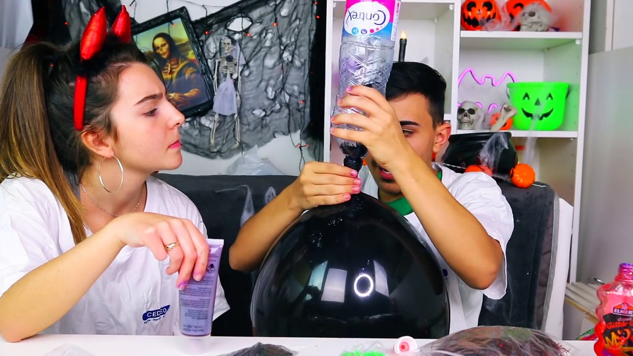SLIME XXL D'HALLOWEEN DANS UN BALLON !! JustJonathan