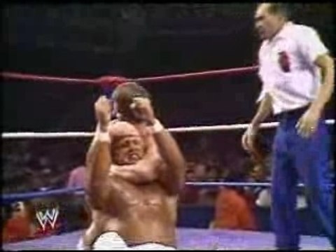 Hulk Hogan vs Rowdy Roddy Piper