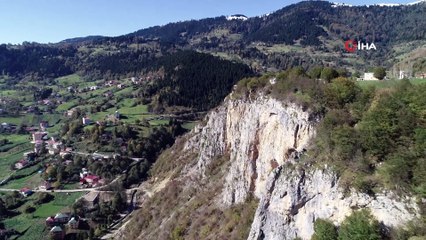 Burada oturmak cesaret ister...Hayri Samast Parkı içerisine kurulan çardaklar havadan böyle görüntülendi