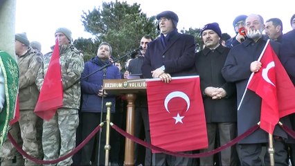 Binlerce Erzurumlu 141 yıl önceki gibi Tabyalara yürüdü