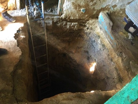 Hazine Bulmak İçin Evinin Altını 10 Metre Kazdı