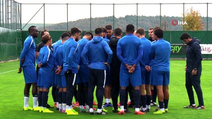 Mustafa Denizli: 'Kısıtlı kadroda iki oyuncunun eksikliği önemli bir sorun'