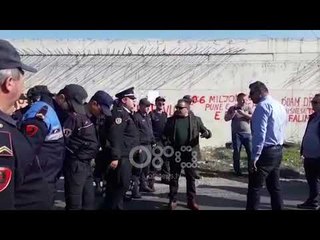 Ora News - Ndërtimi i By Pass-it Fier, punëtorët e nënkontraktorëve në protestë për pagesat