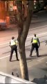En direct - Australie : La police privilégie la piste terroriste après une attaque au couteau à Melbourne - Bilan : Un mort, deux blessés - Les images terrifiantes