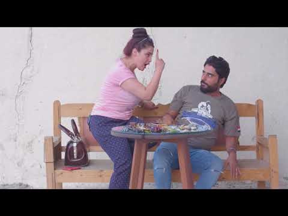 رزاق وسولاف يشتغلون قفاصة ويبيعون خرز للناس / تحشيش #ليش