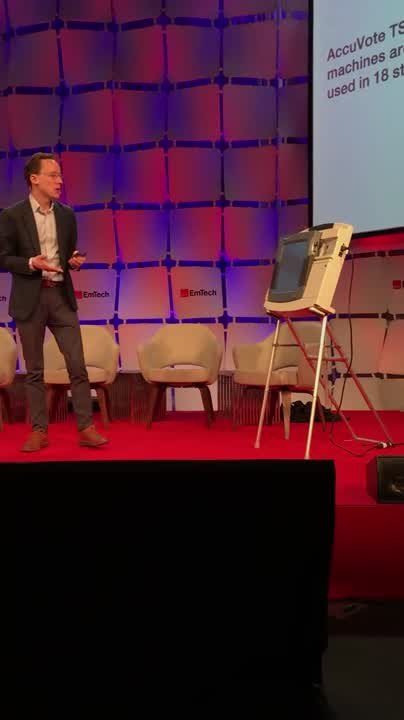 Election machine hacked live on stage