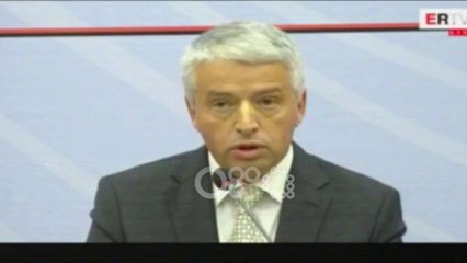 Ora News - Thirrjet antishqiptare në Bularat, Shqipëria shpall non grata 52 grekë