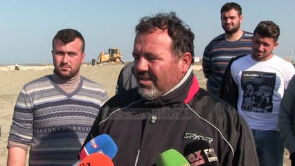 Në Topojë të Fierit, fermerët dhe peshkatarët: Na hapni rrugën! - Top Channel Albania