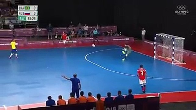 لاعب يسجل ضد مرماه بطريقة غريبة !