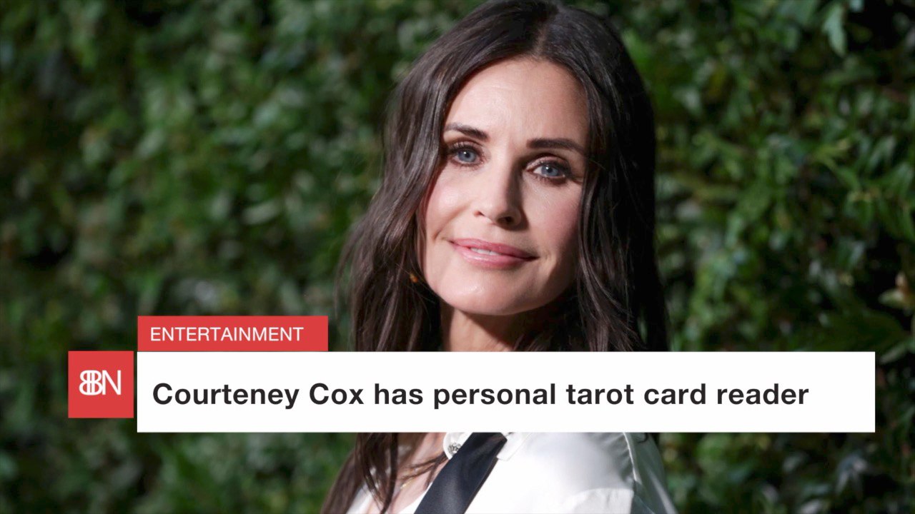 Courtney Cox Has A Tarot Card Reader