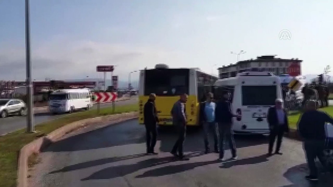 Belediye otobüsü ile minibüs çarpıştı: 9 yaralı - BALIKESİR