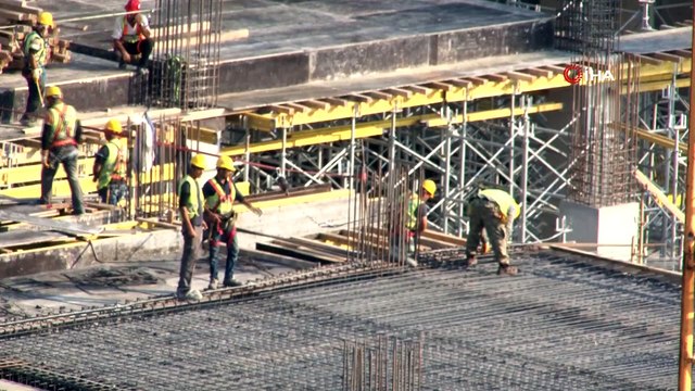 AK Partili Hamza Dağ, Bayraklı'da yapımı devam eden şehir hastanesi inşaatını ziyaret etti