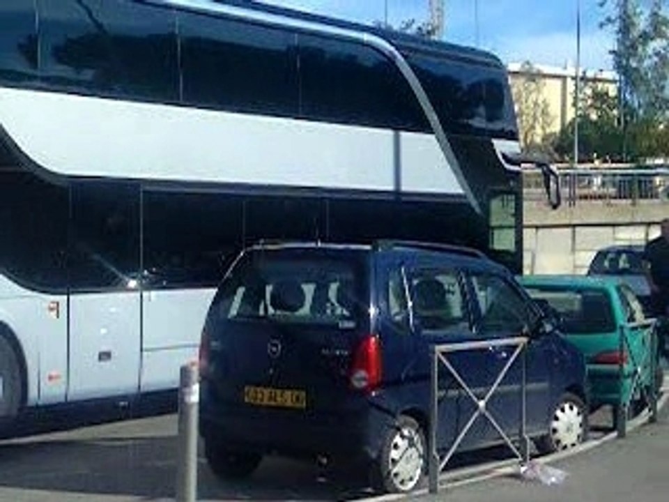 BUS TOKIO HOTEL (Lewl -)