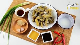 Fried razor clams with scallion and ginger is a home-style dish. Regularly eating razor clams is good for the brain.#VideofromChina #NoTakeouts