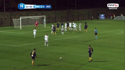 But sur coup franc de Quentin BOISGARD détourné par un défenseur de Drancy !!! 1-0 pour Pau !