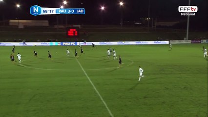 Oh la tête qui rase le poteau...