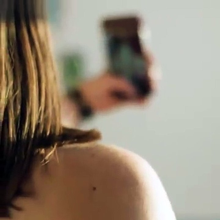 Fransa'da, kişinin izni olmadan cinsel içerikli fotoğraflarını başkaları ile paylaşanlara, 2 yıl hapis ve 60.000 Euro para cezası verilmektedir.