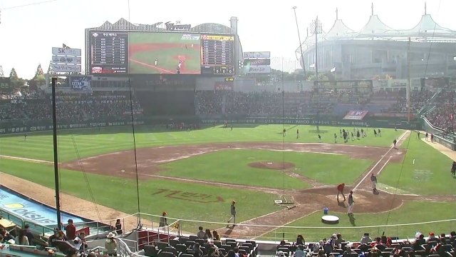 한국시리즈 5차전 시작...후랭코프-박종훈 선발 대결 / YTN