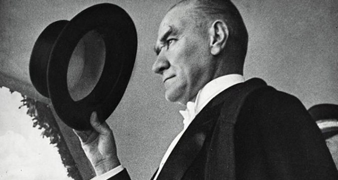 10 Kasım Atatürk'ü Anma Günü Şiirleri! İşte, 2, 4 ve 6 Kıtalık Kısa ve Uzun 10 Kasım Şiirleri