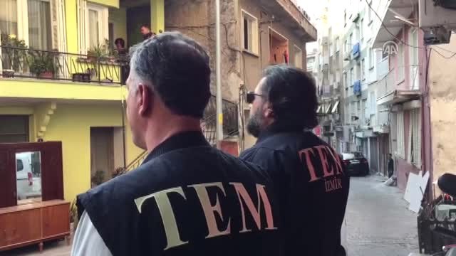 Terör Operasyonu Yapan Polisler Atatürk'e Saygı Duruşunda Bulundu