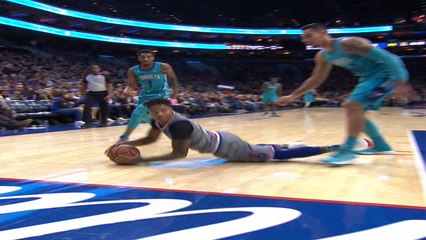 NBA - La passe petit pont à terre de Fultz