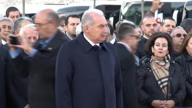 İstanbul)taksim Camii'nde Görevli İşçilerden 9'u 5 Geçe Ata'ya Saygı Duruşu