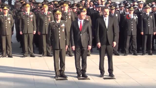 Temizlik İşçilerinden Ata'ya Saygı