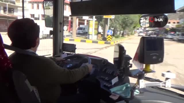 Hatay'ın İlk ve Tek Kadın Otobüs Şoförü 2 Yıldır Direksiyon Sallıyor