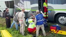 Grave colisão entre caminhão e ônibus deixa feridos na BR-277