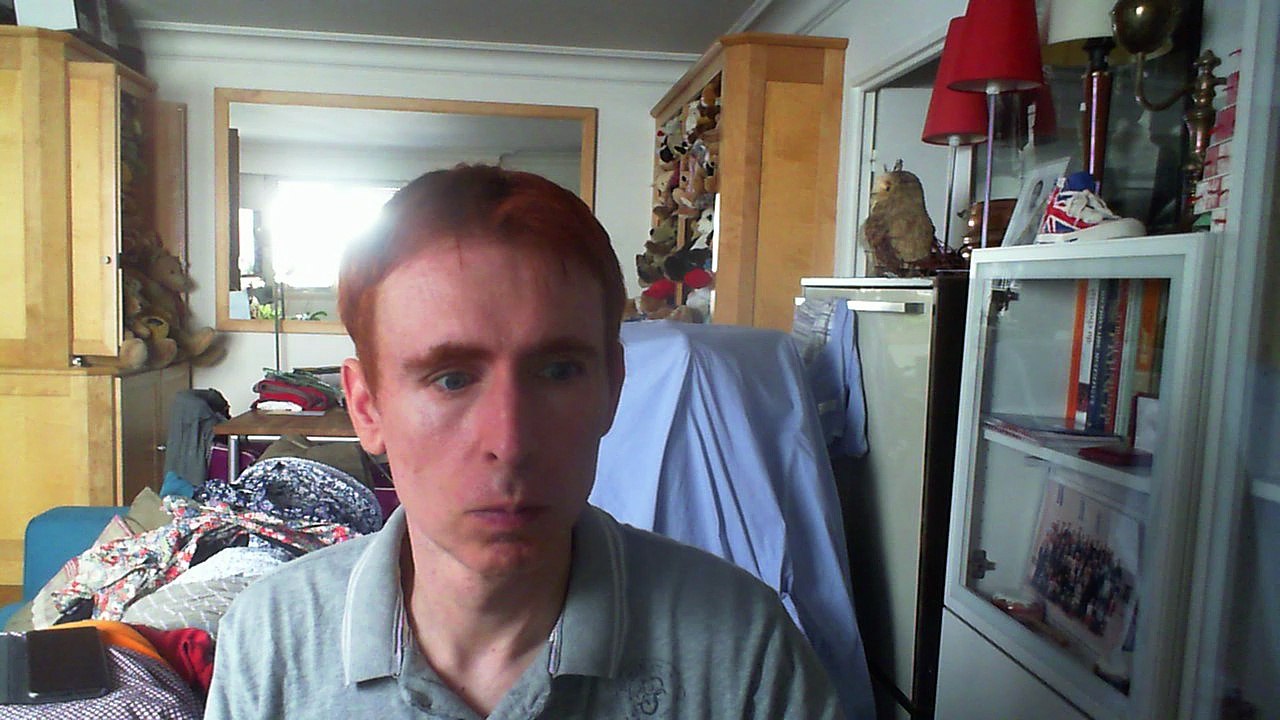 Wiwi égratigne "Mercedes rouge" de Sylvie Maréchal