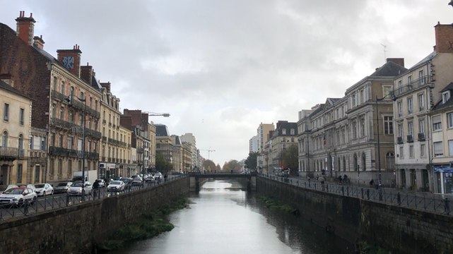 Centenaire de 1918. Deux avions Rafale paradent en ville