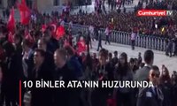 10 binlerce kişi Anıtkabir'e koştu
