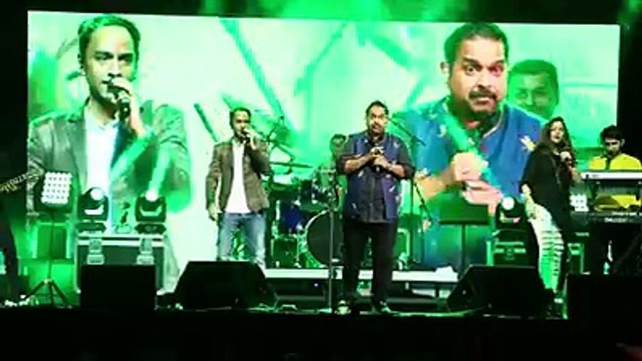 #بوليوود_باركس_دبي تقدم مهرجان بيج زي ديوالي للأضواء!ارقصوا على أنغام أغاني الثلاثي الشهير شانكار، احسان ولوي الحائزة على العديد من الجوائز في عرضٍ مباشر! في