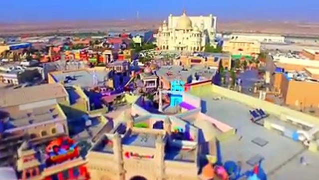 لدينا حفلتين من أجمل الحفلات الموسيقية، مهرجان لأشهى الأطعمة، عروض حية ترفيهية جديدة ومجموعة من أفلام بوليوود الأكثر شعبية طوال اليوم في مسرح راج محل المذهل!#