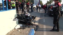 Kontrolsüz dönüş yapan araç motorize ekibe çarptı: 2 polis memuru yaralı