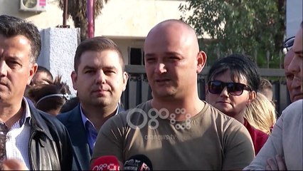 Ora News - Vijon protesta te ‘Astiri’, goditet me grusht kameramani