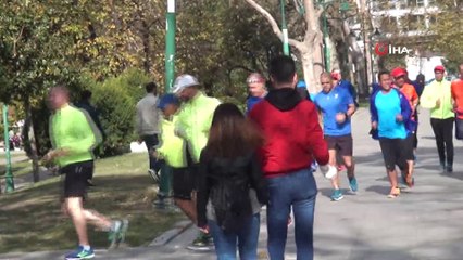 Vodafone İstanbul Maratonu için İstanbul’a gelen Faslılar, Taksim Meydanı’nda antrenman yaptı
