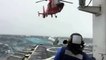 Atterrissage d'un hélicoptère pendant une mer agitée