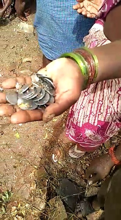 Paise ki Barish (Money Rain)