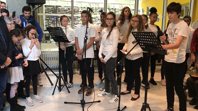 Inauguration du collège Simone Veil: le slam des collégiens