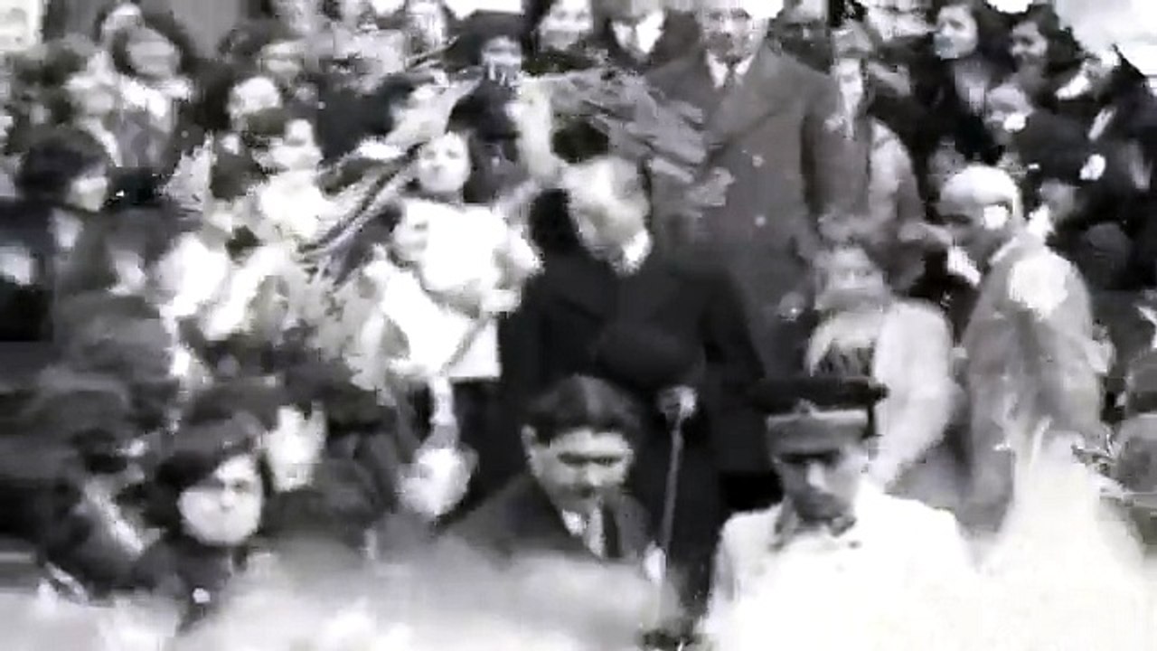 'Atatürk kim?' diye sordu, gülümsedim.. Soran A...