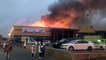 Rusya'da bir alışveriş merkezinde çıkan yangında çatı çöktü