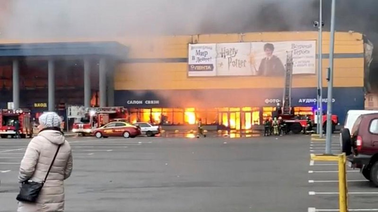 Russischer Supermarkt geht in Flammen auf