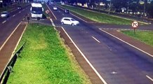 Vídeo mostra colisão entre carro e ônibus na BR-277