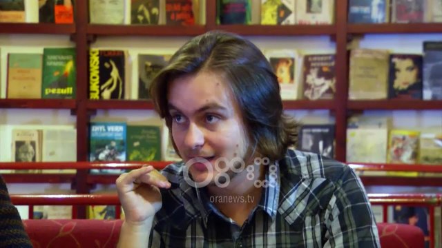 Kaçallukutimbra, pjesa 7 - Riksi detyrohet të hapë Instagram për të fituar zemrën e Laurës