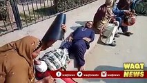 گوجرانوالہ نئے پاکستان میں بھی سول ہسپتال کے مریضوں کی حالت نہ بدلی  حادثے  میں زخمی ہونے والے شہری کو اسٹریچر نہ مل سکا