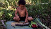 Primitive Technology - Grilled Fish in leaf sheath of banana tree - Eating delicious